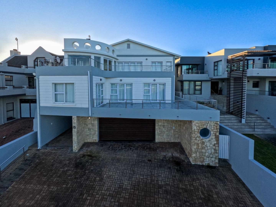 4 Bedroom Property for Sale in Stilbaai Oos Western Cape